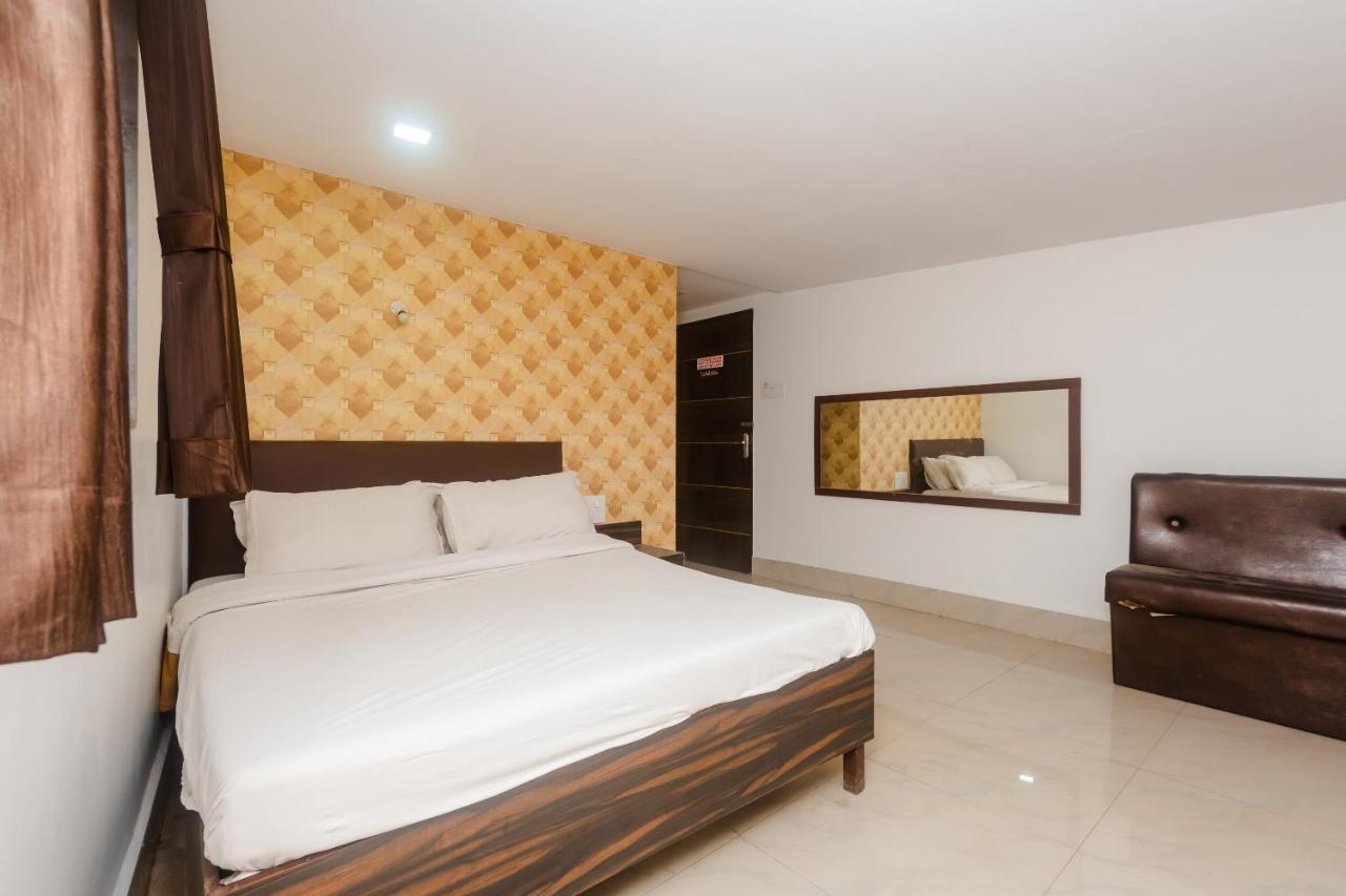 OYO 37530 Selfie Dhaba Hotel Sasupada Bagian luar foto
