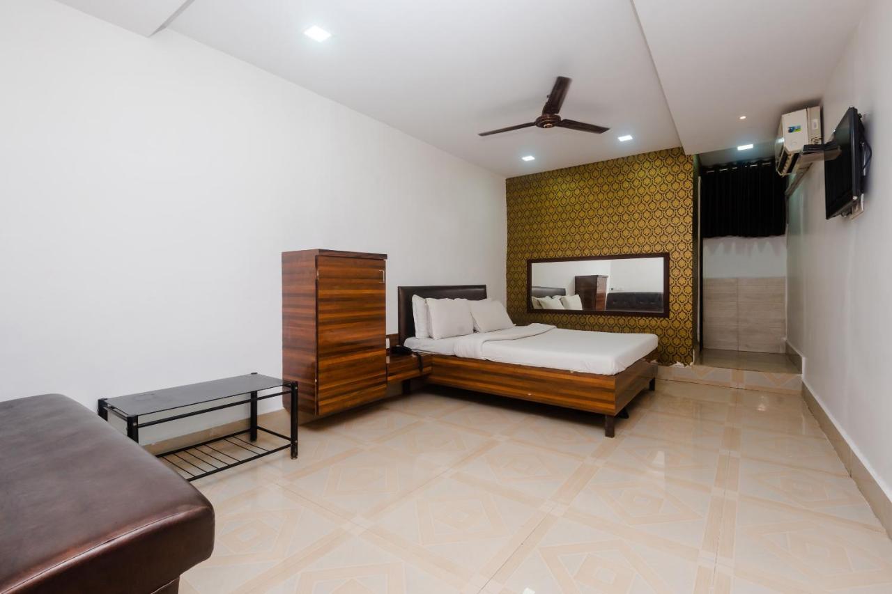OYO 37530 Selfie Dhaba Hotel Sasupada Bagian luar foto