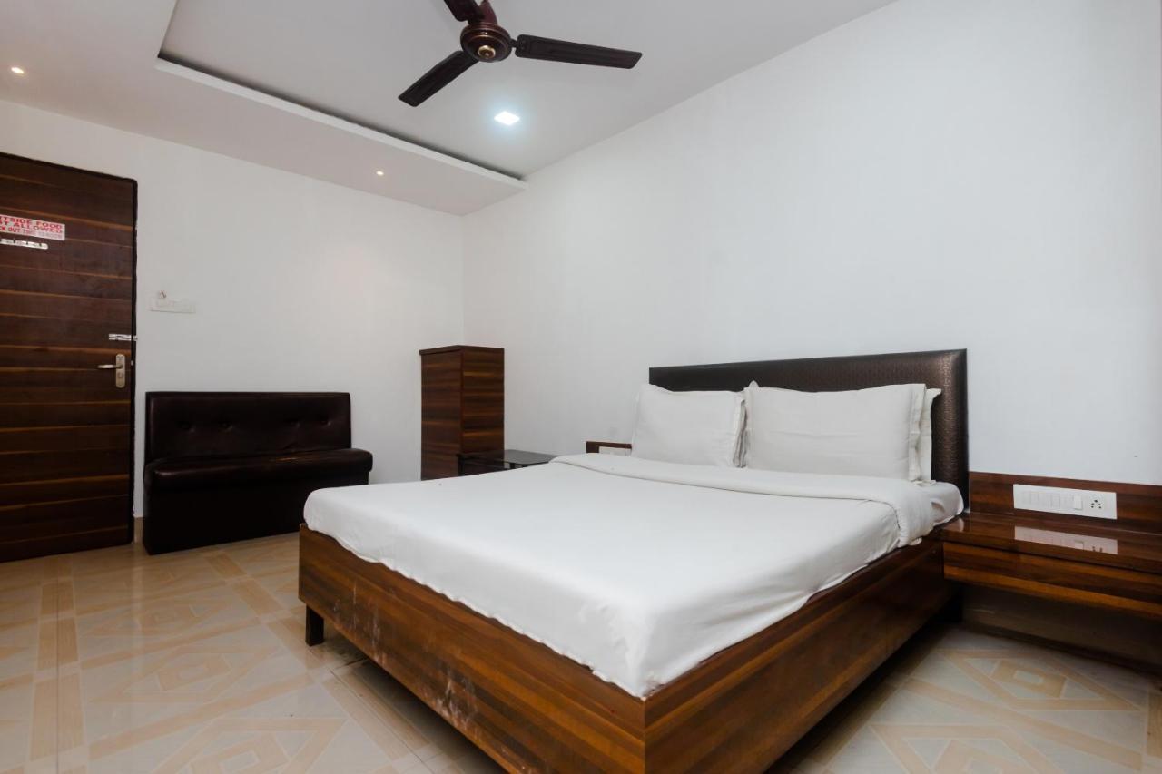 OYO 37530 Selfie Dhaba Hotel Sasupada Bagian luar foto