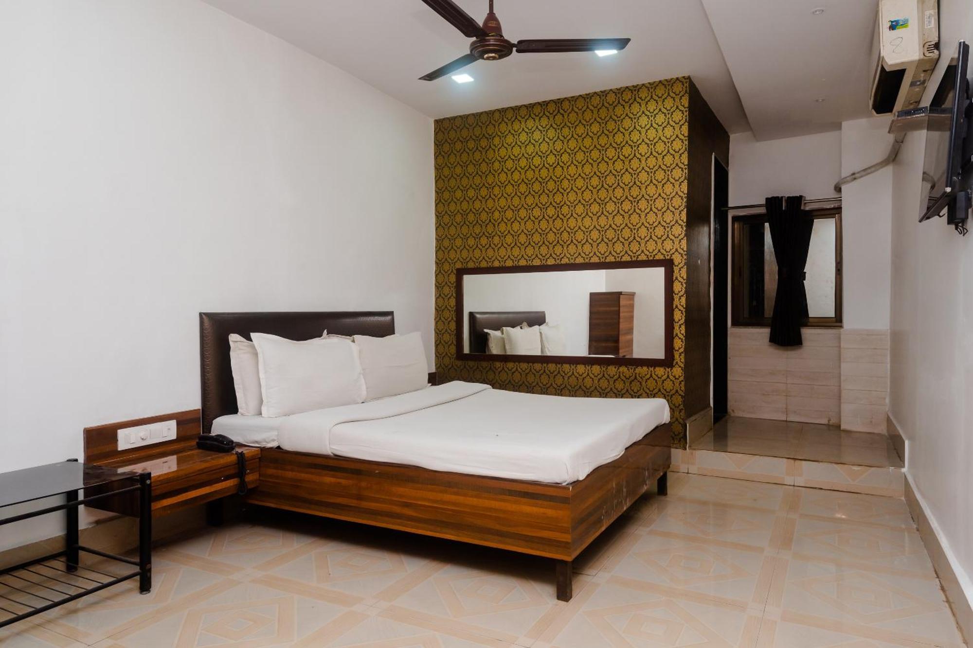 OYO 37530 Selfie Dhaba Hotel Sasupada Bagian luar foto